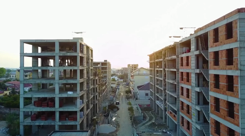 Dorezohen 802 shtepi te rindertuara ne Shijak, vijon puna per 31 pallate